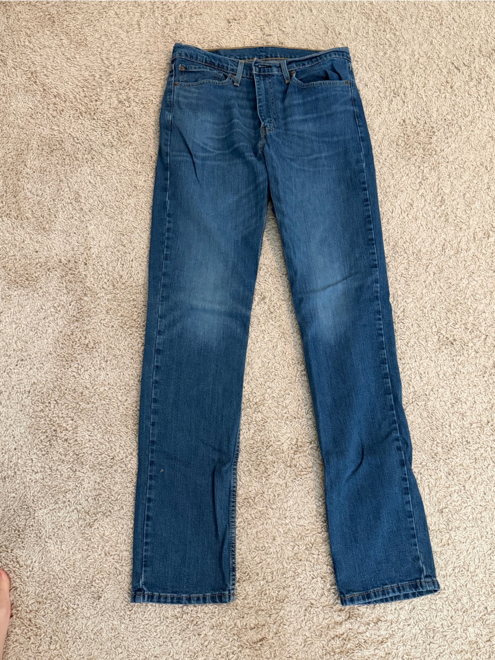 Levi's Men's Straight Jeans in Medium Blue Denim